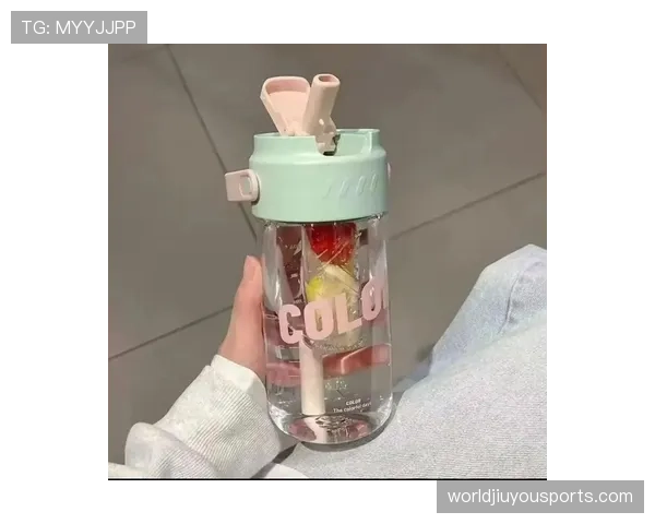 史梦瑶又发家居照，随手摆的杯子都比我一个月工资精致，谁受得了